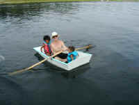 3inaboat.jpg (17525 bytes)