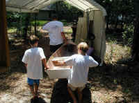 famcarry1.jpg (35611 bytes)